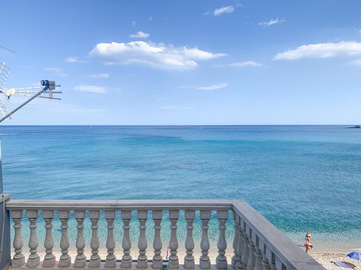 Maremare Apartments Giardini Naxos Εξωτερικό φωτογραφία
