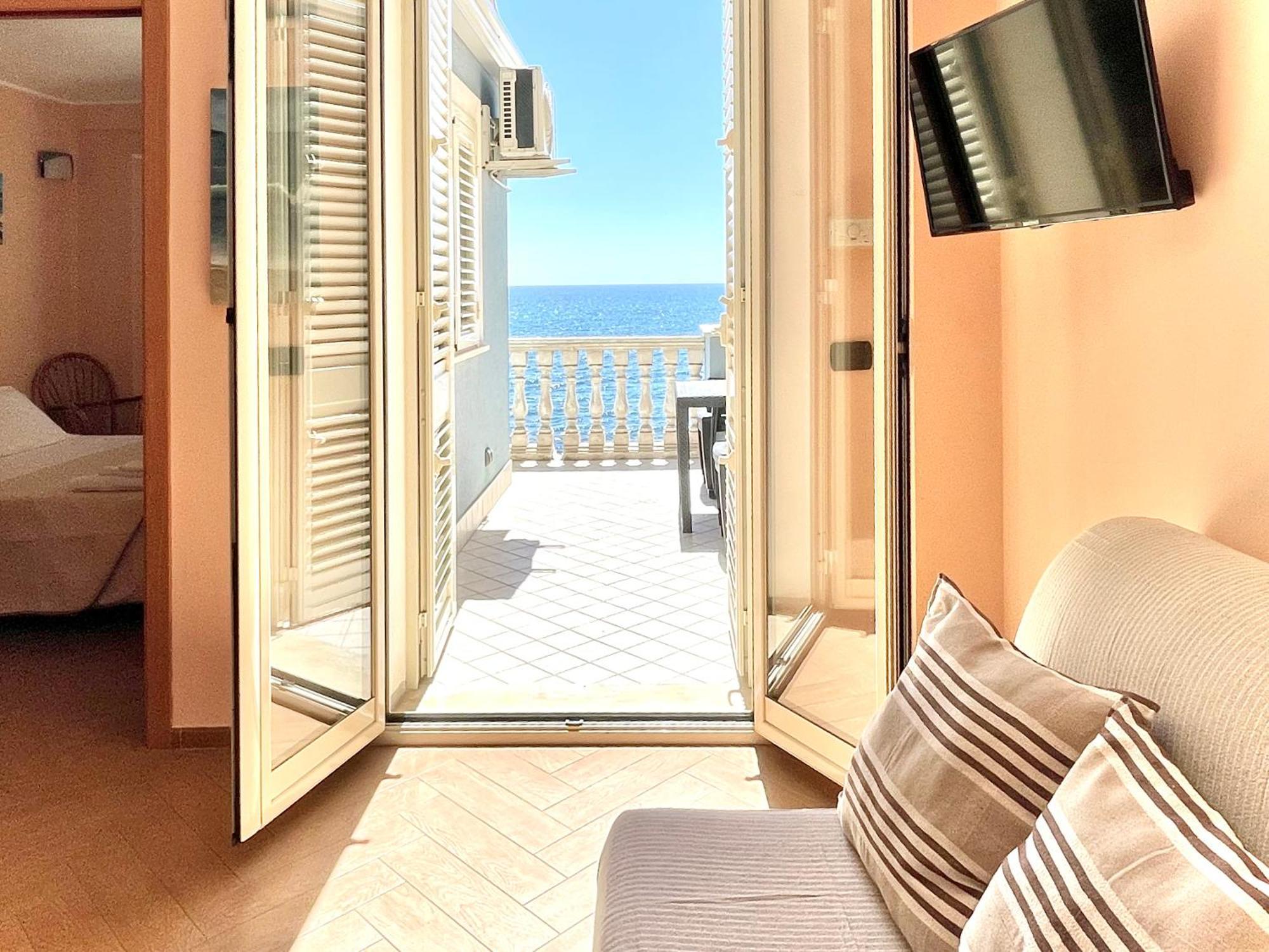 Maremare Apartments Giardini Naxos Εξωτερικό φωτογραφία